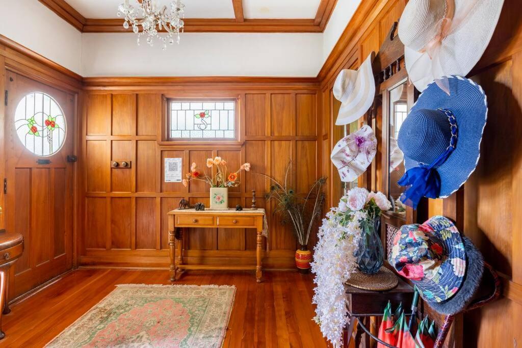 History @ Renall Masterton Extérieur photo
