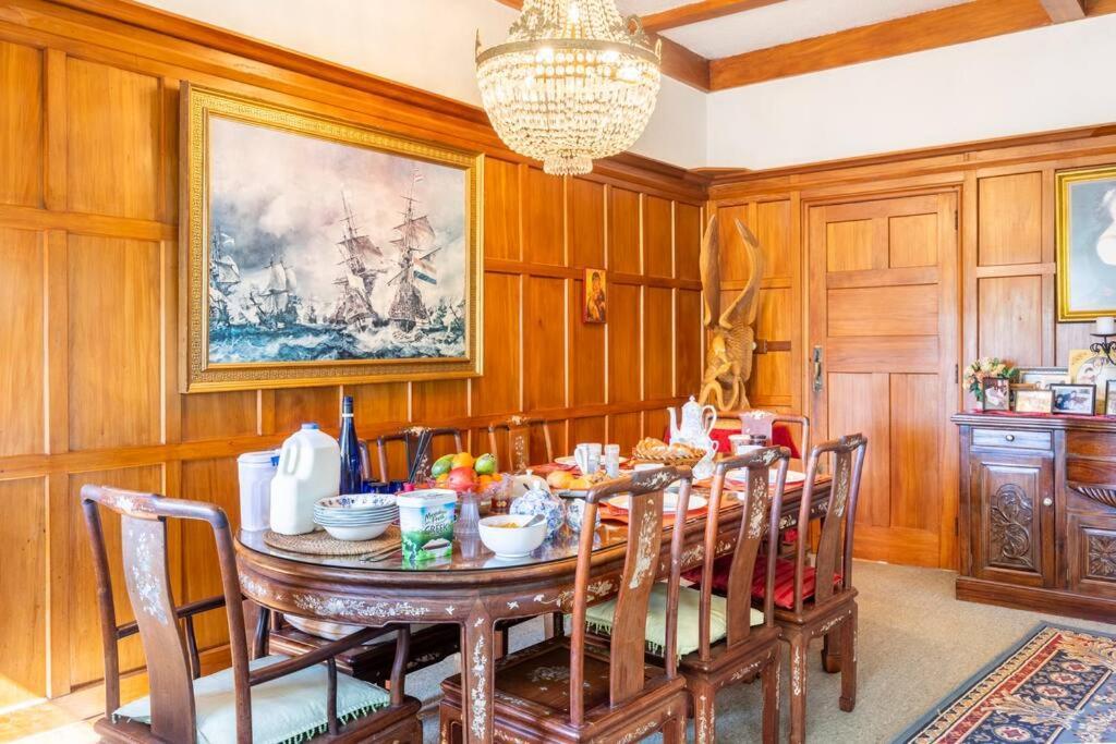 History @ Renall Masterton Extérieur photo